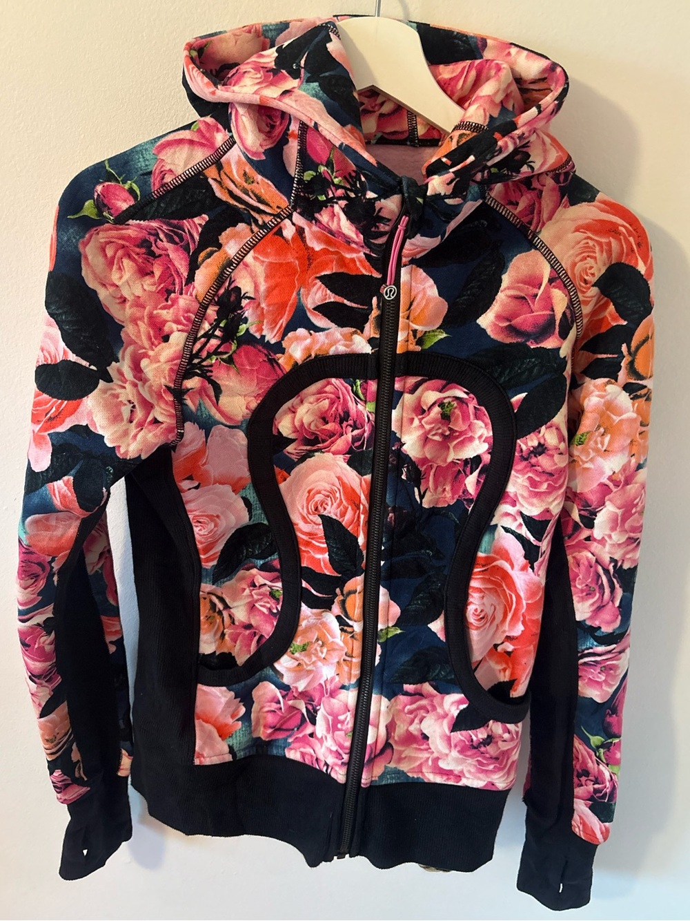 RARE Lululemon Scuba Hoodie II
Secret Garden Size 6